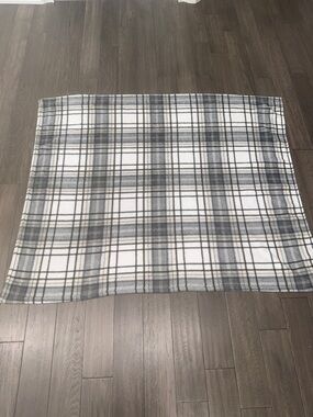 Plush Gray & White Plaid Throw Blanket 47x58